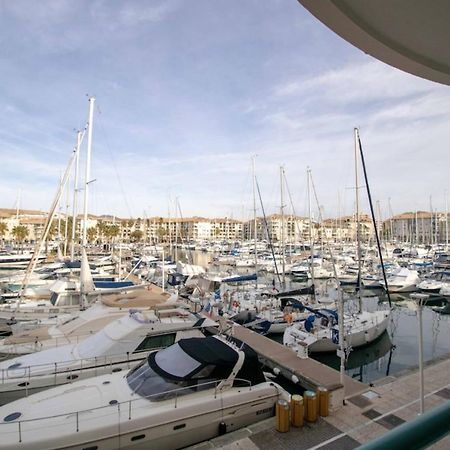 Apartment With Balcony And View On The Port Fréjus Buitenkant foto