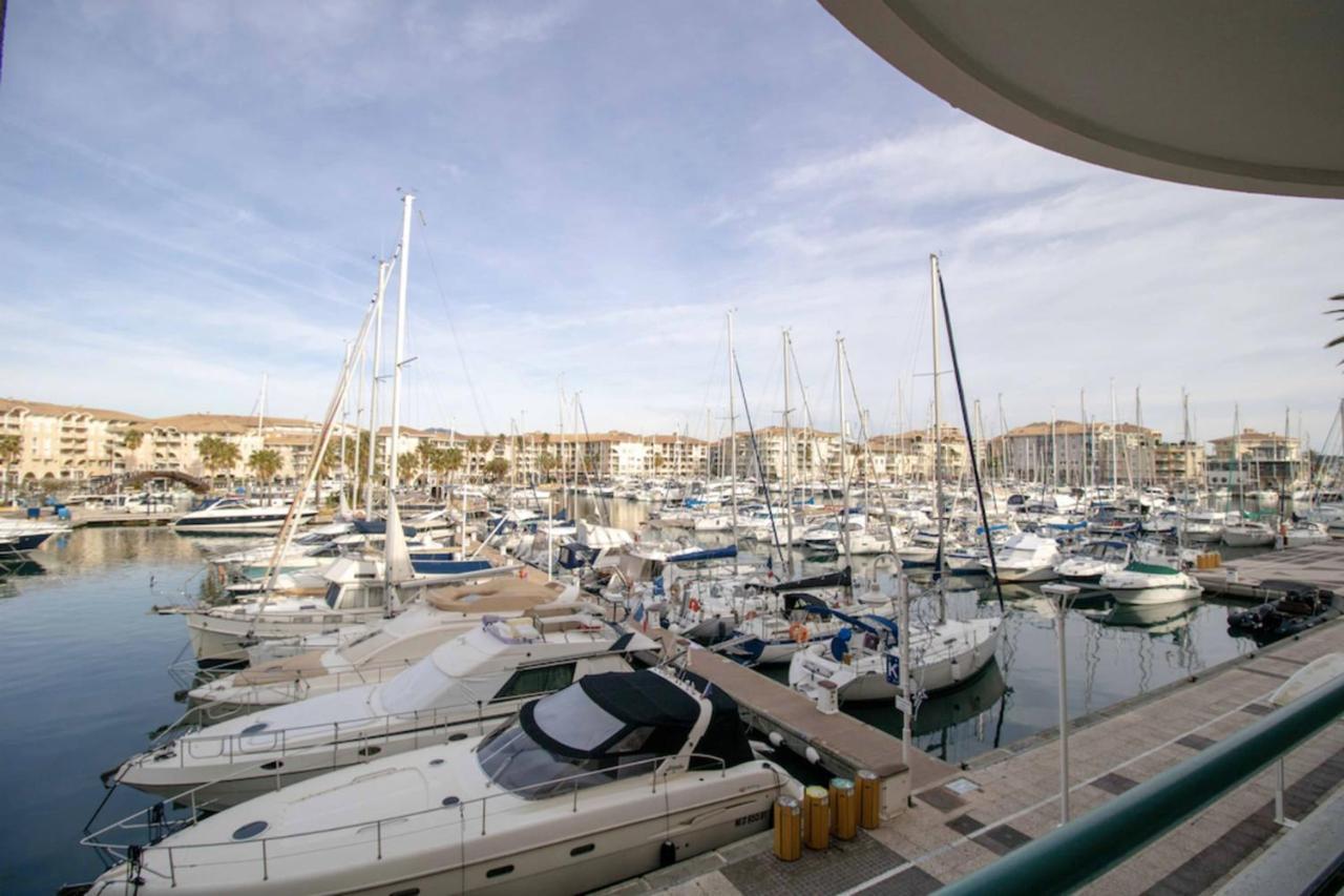Apartment With Balcony And View On The Port Fréjus Buitenkant foto