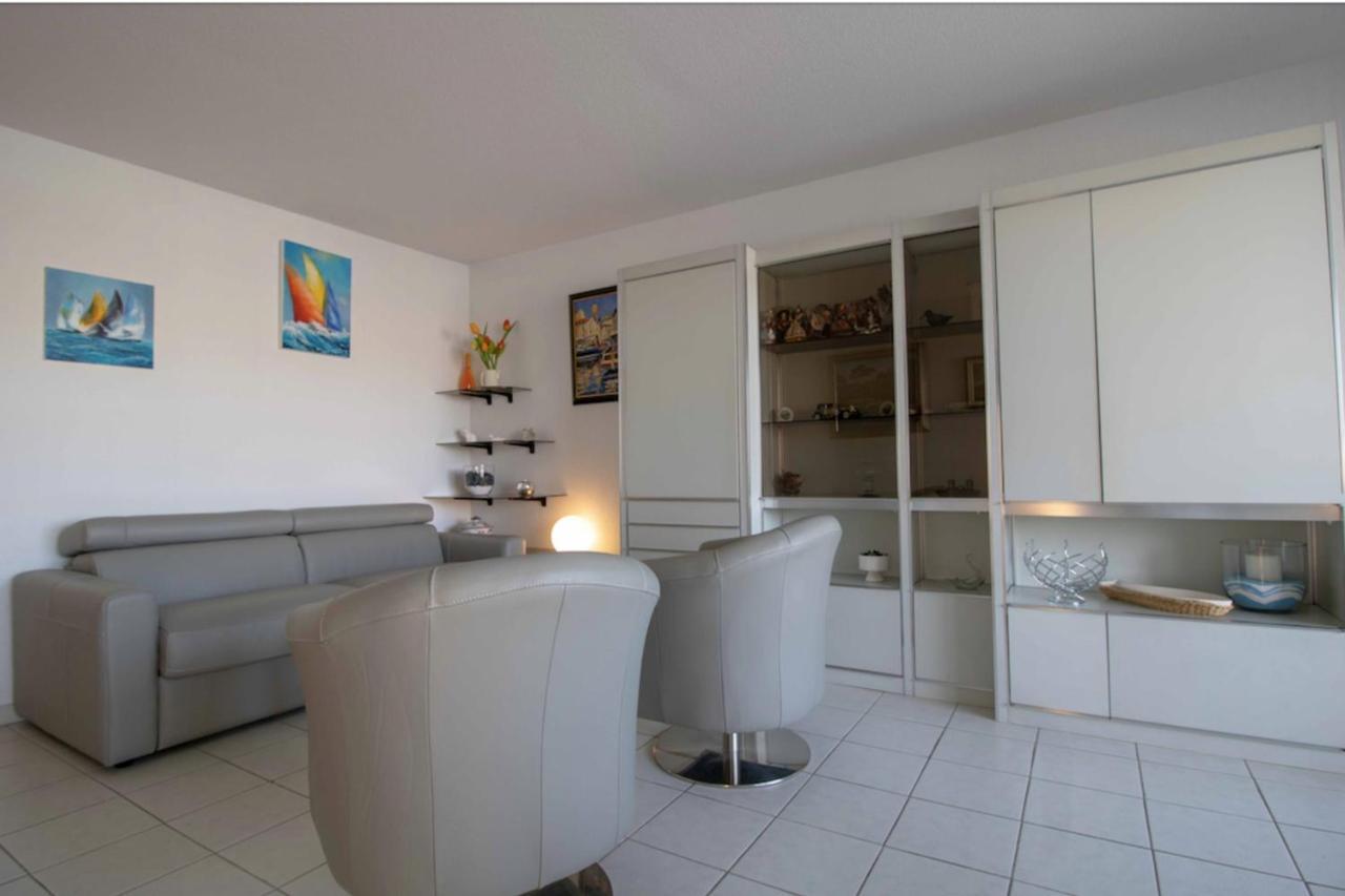 Apartment With Balcony And View On The Port Fréjus Buitenkant foto